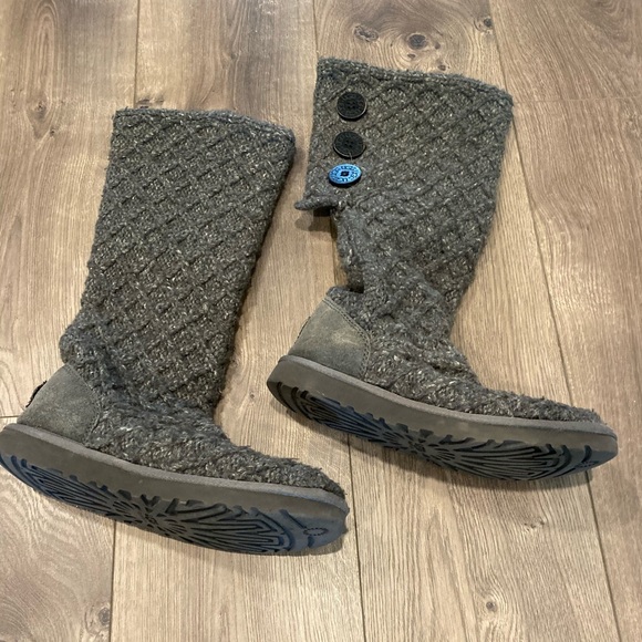 Lattice Cable Knit Ugg Boots - Picture 3 of 6